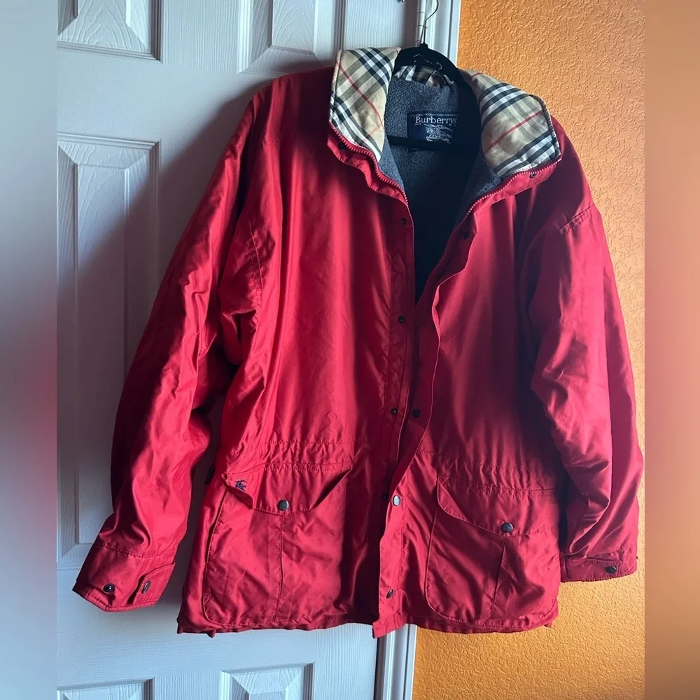 Burberry elegant red